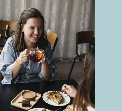 Samen genieten van koffie en gebak